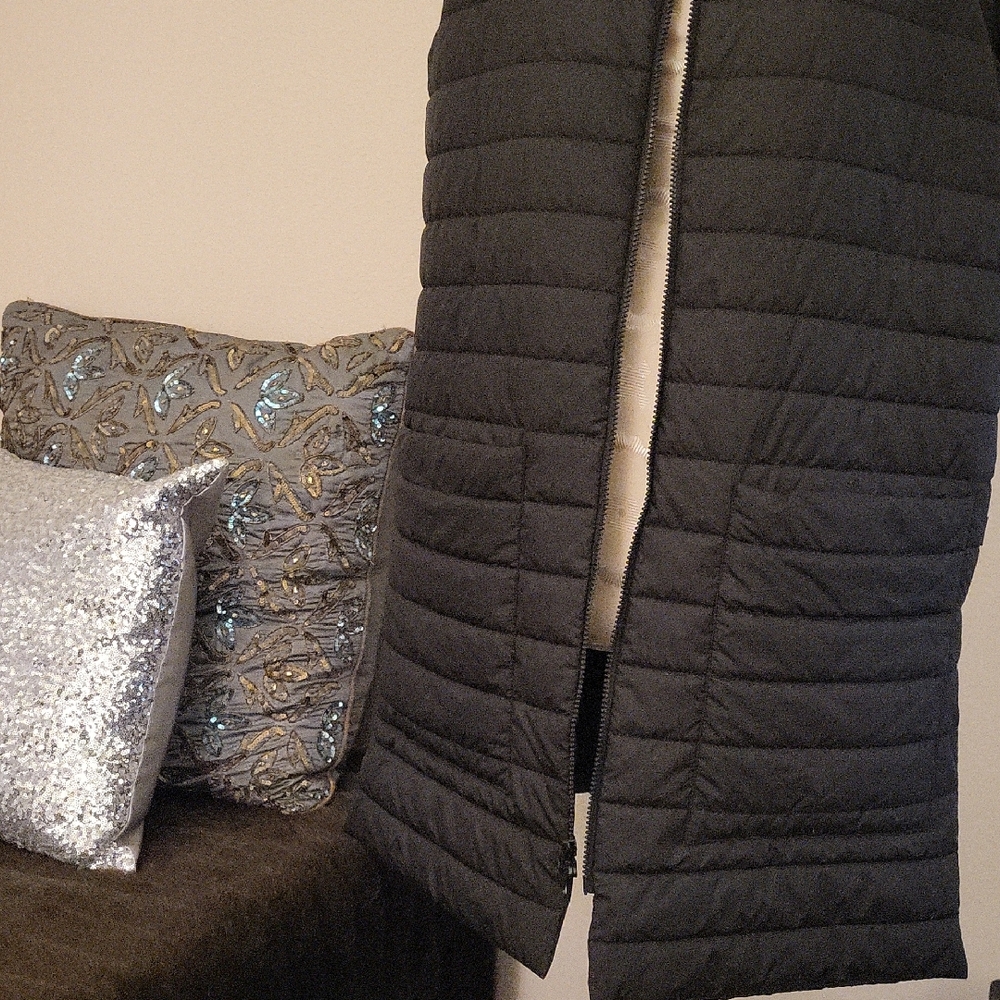 Black Quilted Sleeveless Vest - Picture 4 of 8